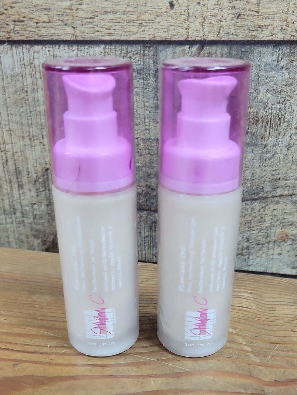 Uoma Beauty Radiant Liquid Foundation with Pink Pump Cap. White Pearl T2.